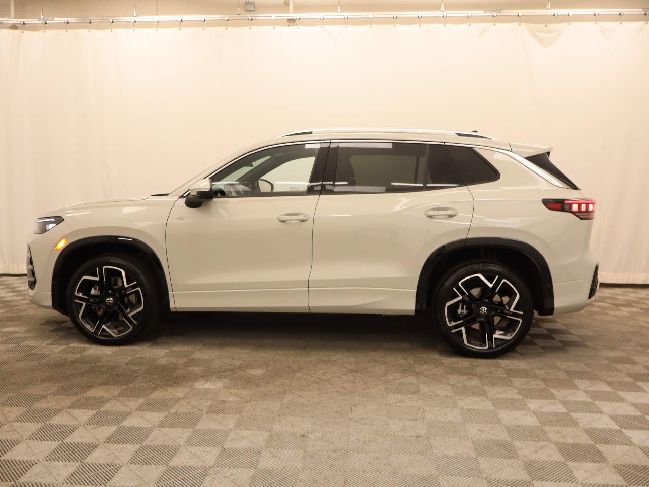 2026 Volkswagen Tiguan SEL R-Line Turbo 4Motion