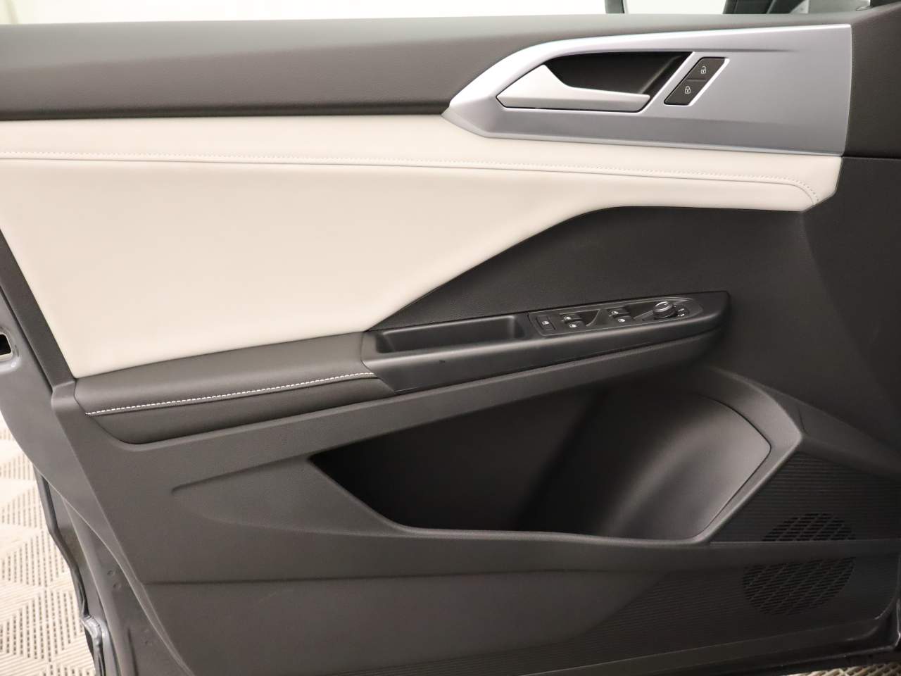 2025 Volkswagen Taos SE 4Motion