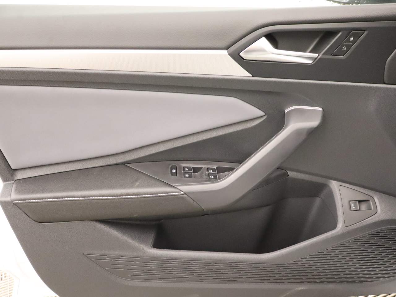 2026 Volkswagen Jetta SE photo 2