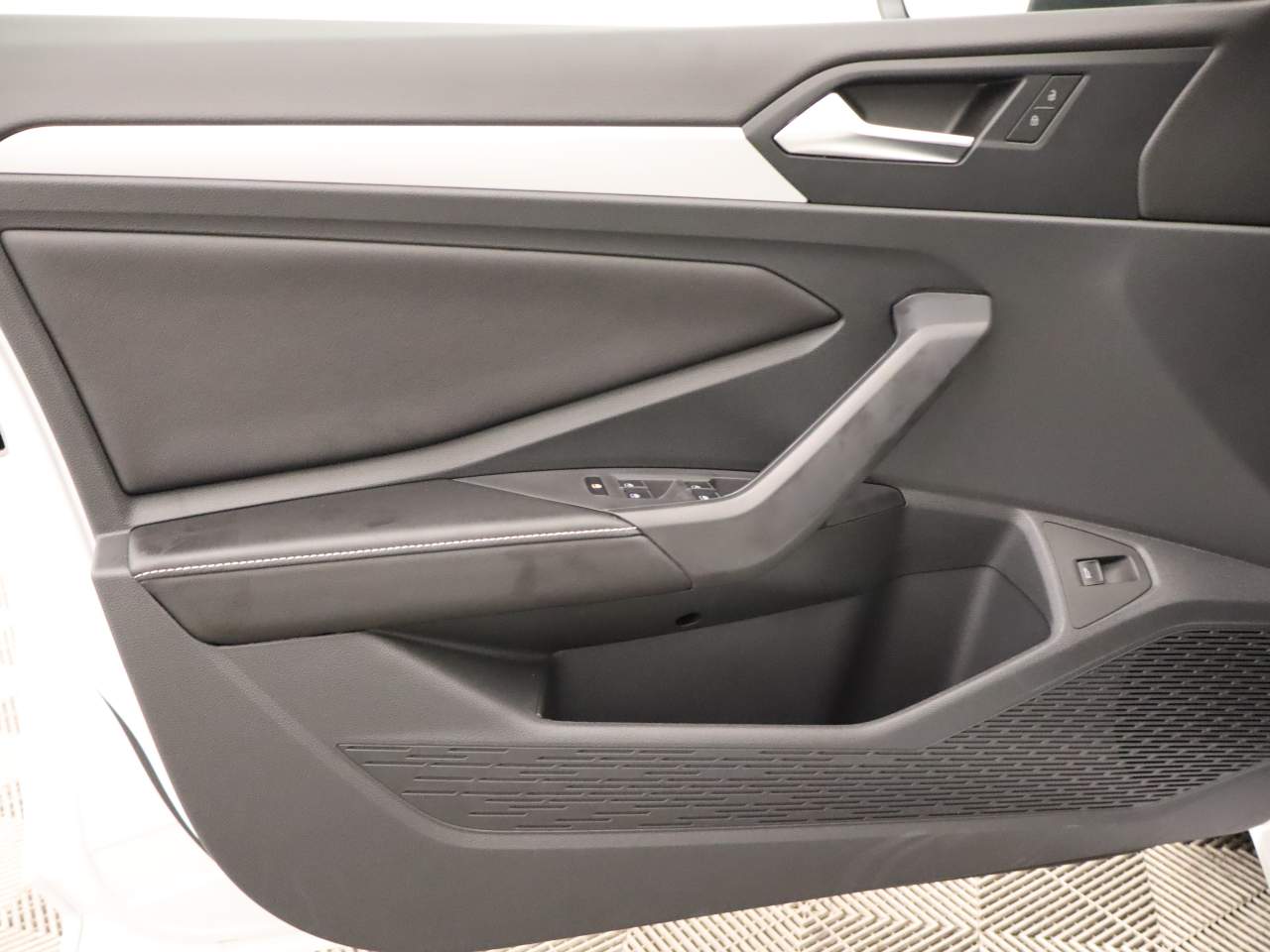 2026 Volkswagen Jetta Sport photo 2