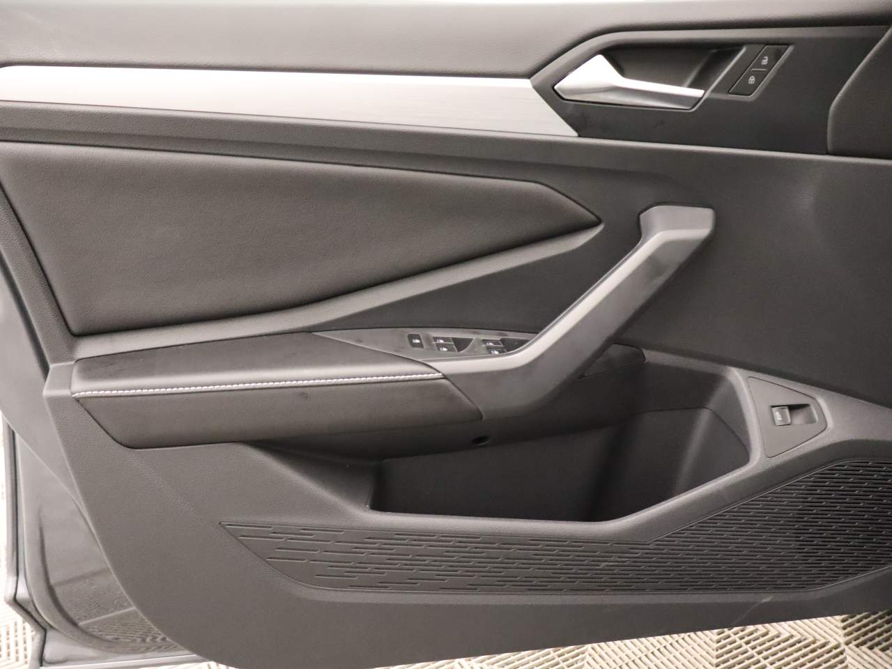 2026 Volkswagen Jetta Sport photo 2
