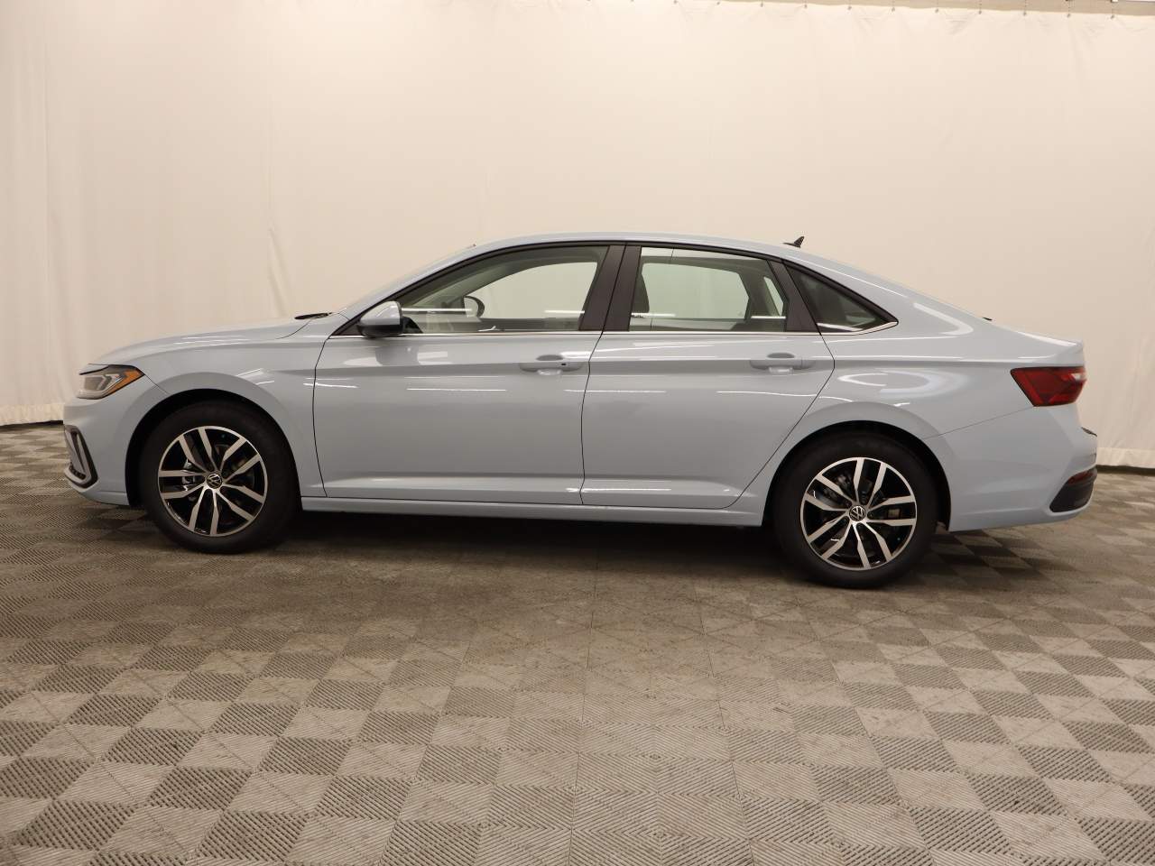 2025 Volkswagen Jetta Sedan SE
