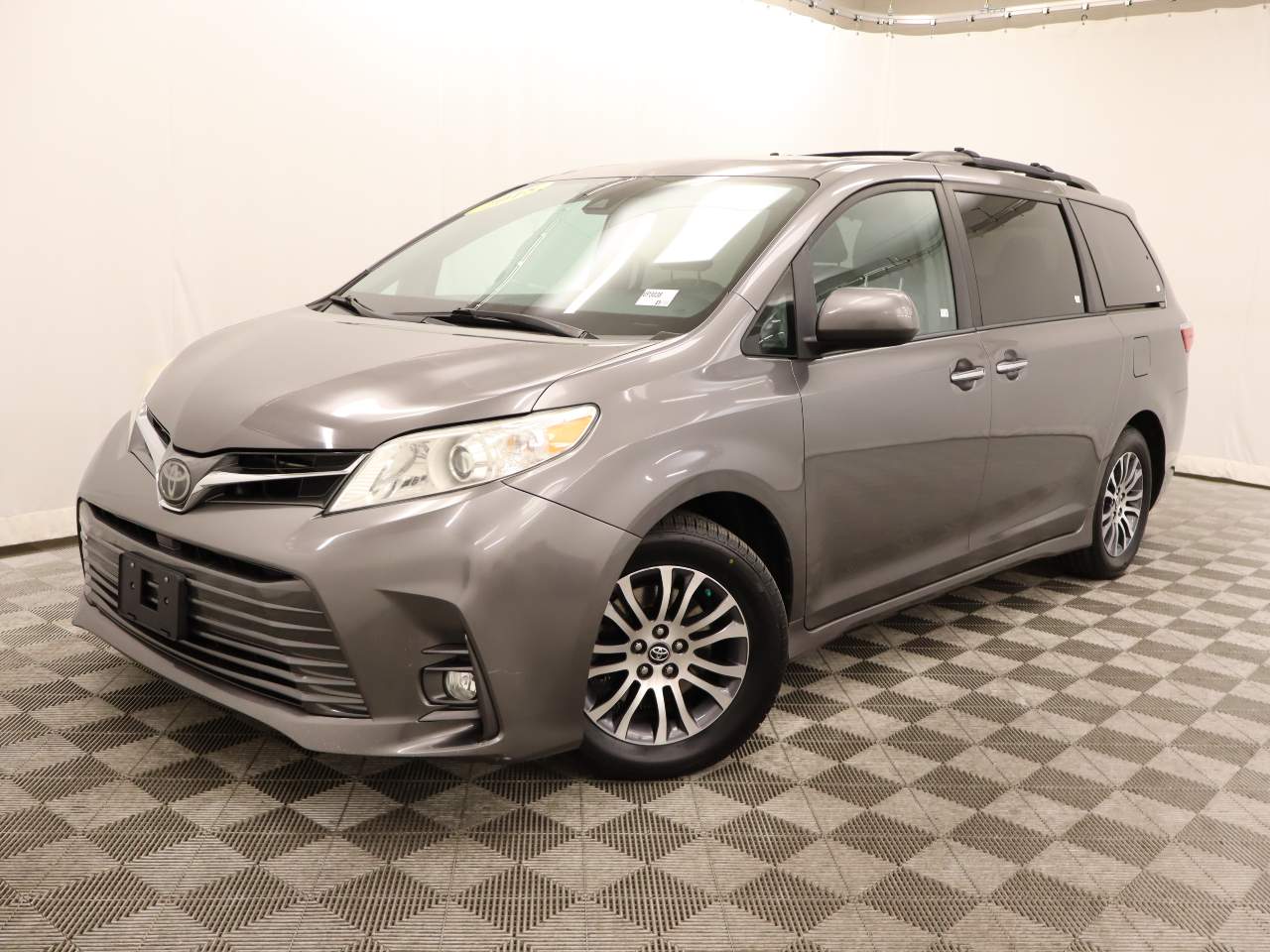 2018 Toyota Sienna XLE Premium 8-Passenger