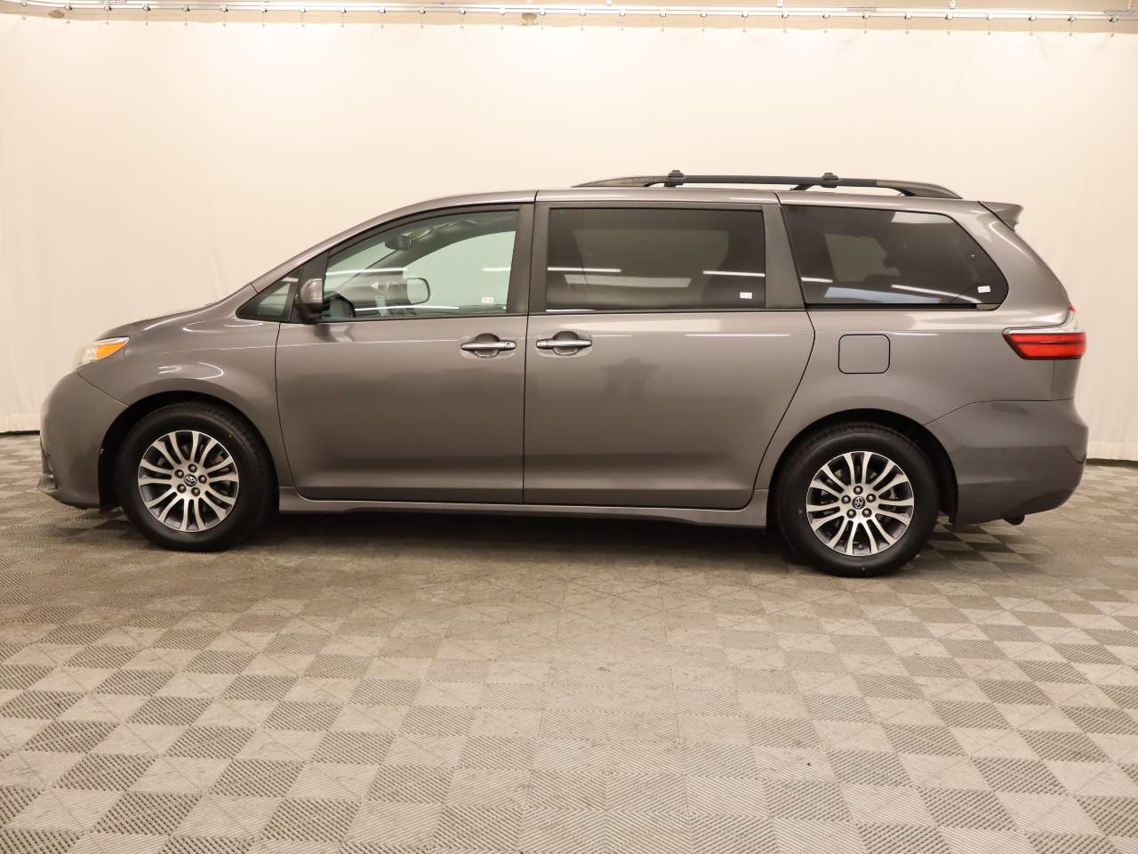 2018 Toyota Sienna XLE Premium 8-Passenger