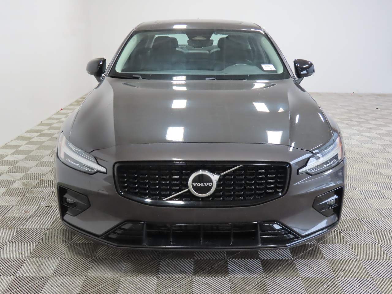2024 Volvo S60 B5 Core Dark Theme