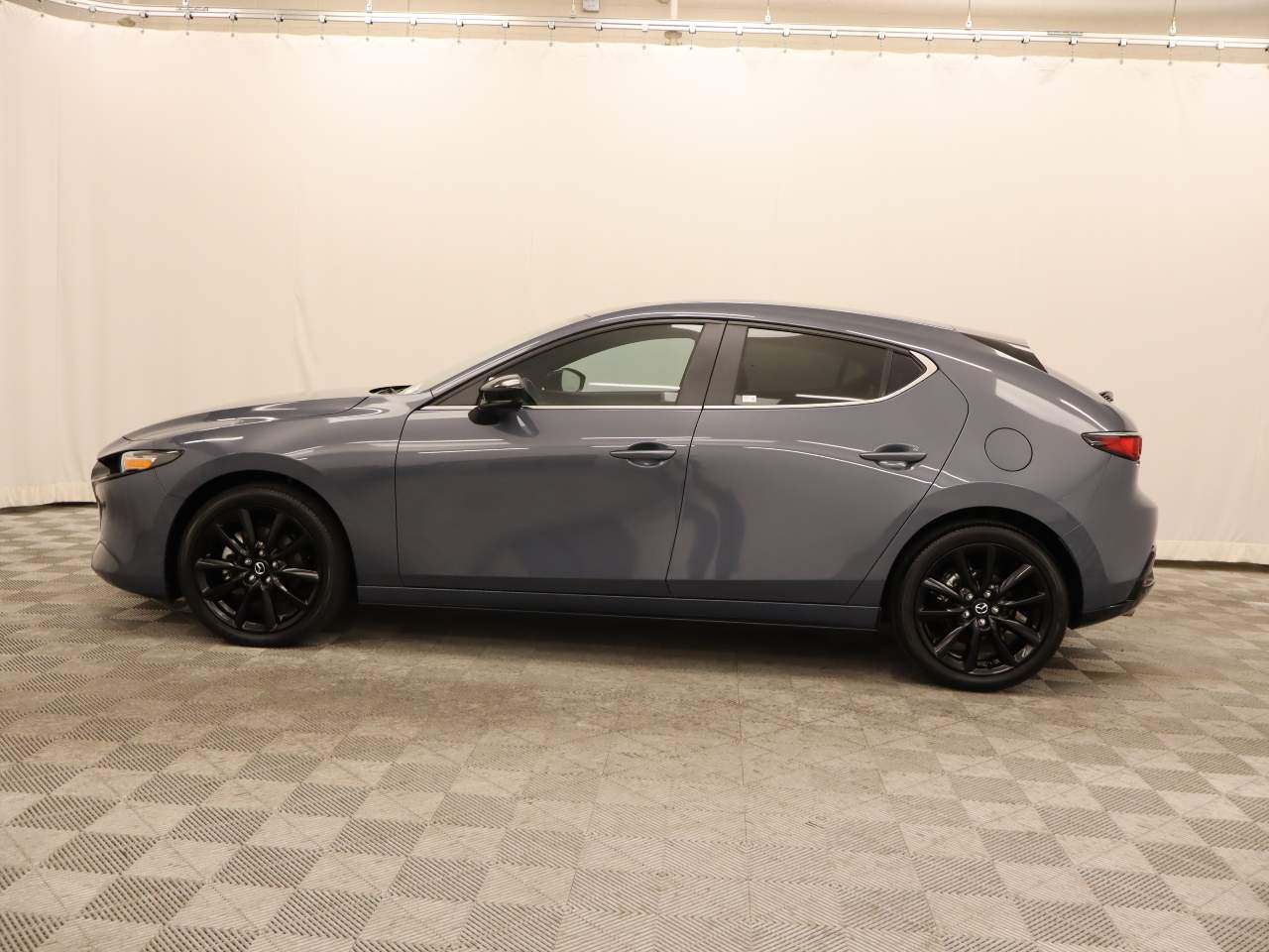 2023 Mazda Mazda3 Hatchback 2.5 s Carbon photo 2