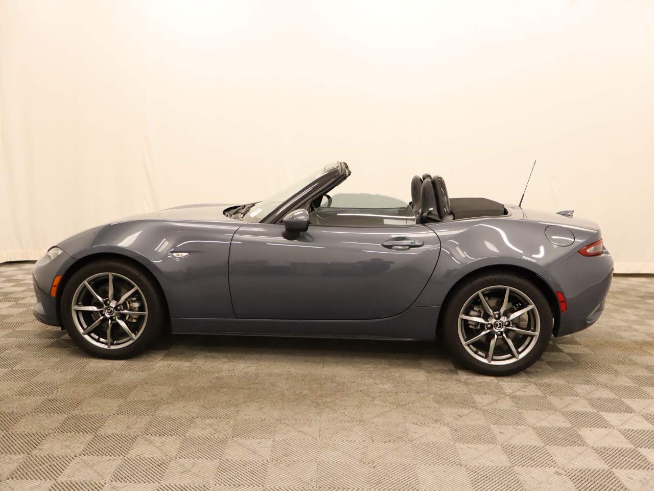 2021 Mazda MX-5 Miata Miata Grand Touring photo 3