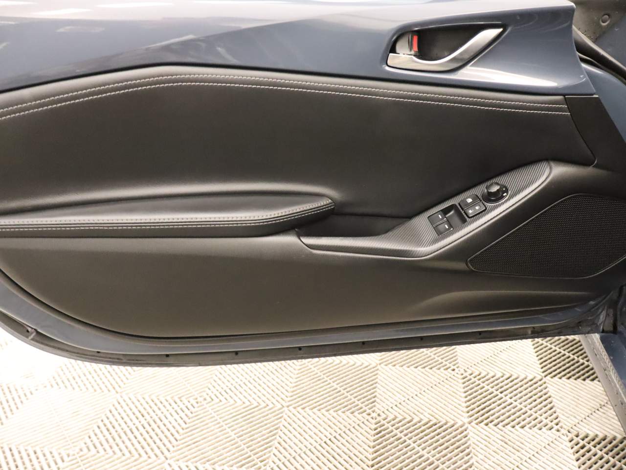 2021 Mazda MX-5 Miata Miata Grand Touring photo 2