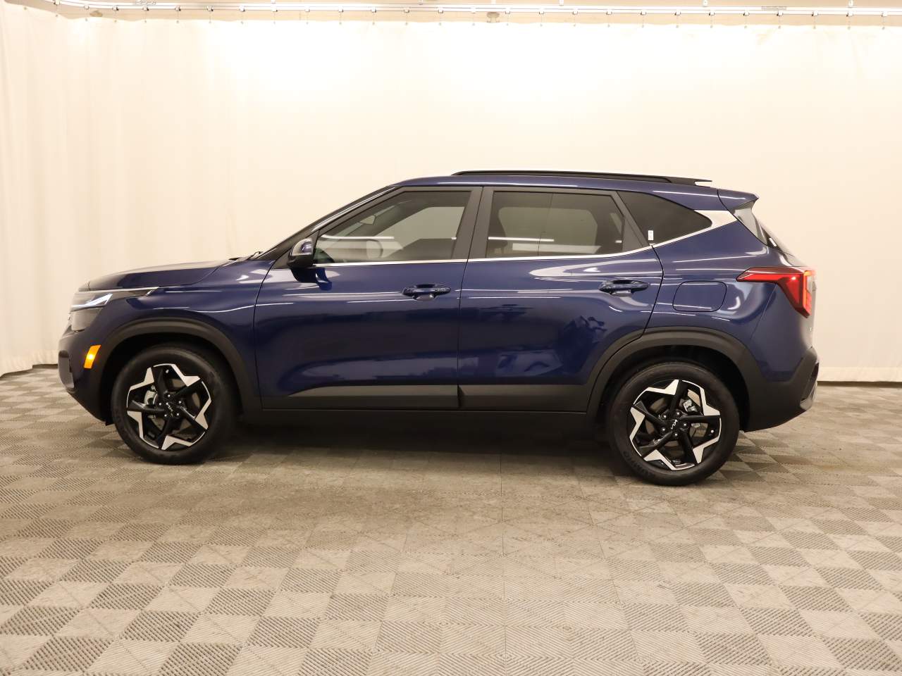 2025 Kia Seltos EX photo 2