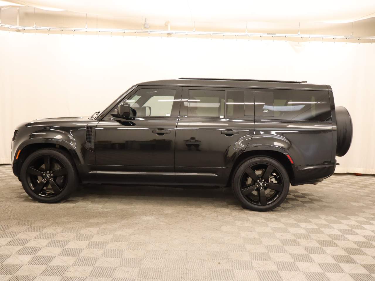 2024 Land Rover Defender 130 P400 X-Dynamic SE