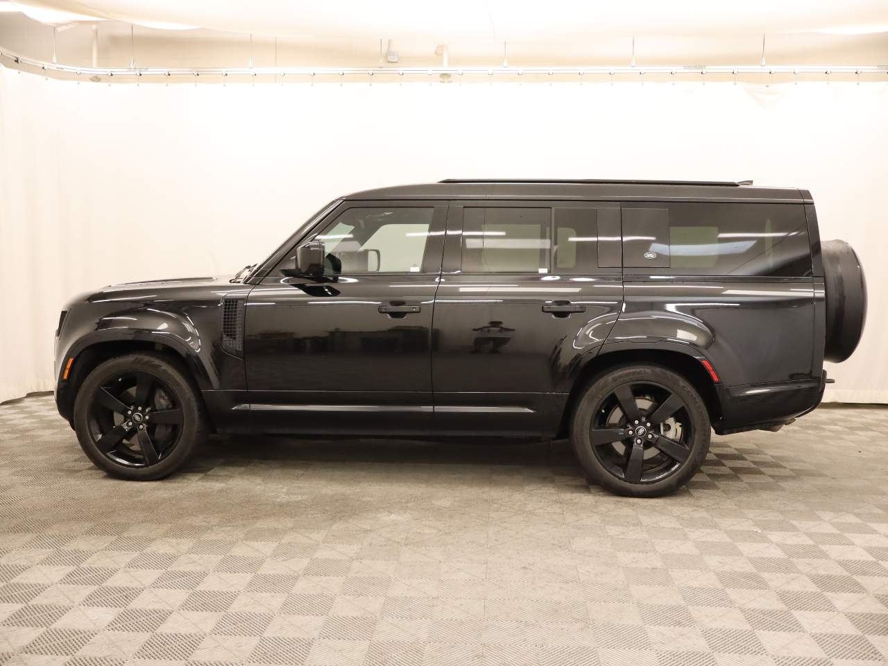 2024 Land Rover Defender 130 P400 X-Dynamic SE