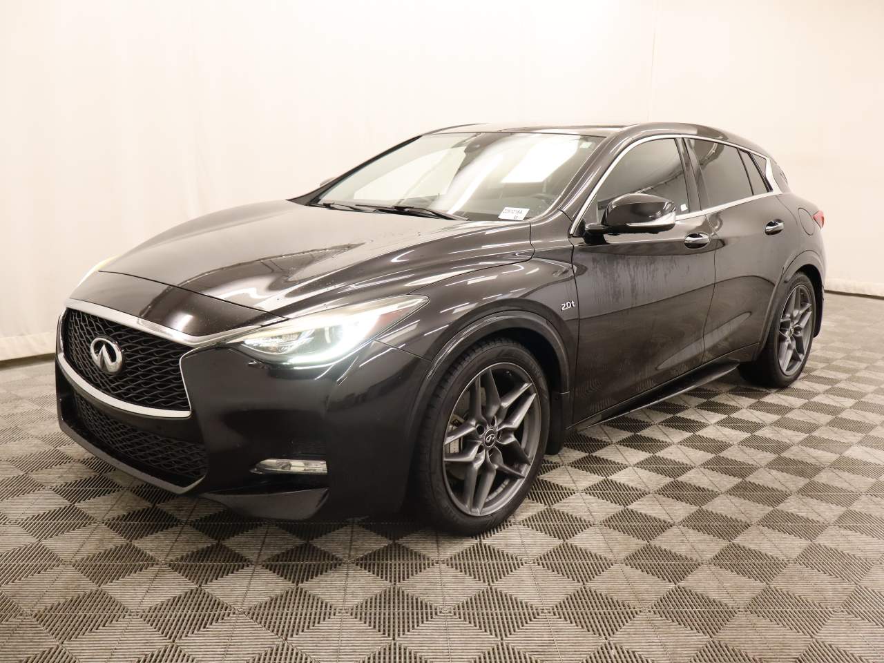 2018 INFINITI QX30 Sport