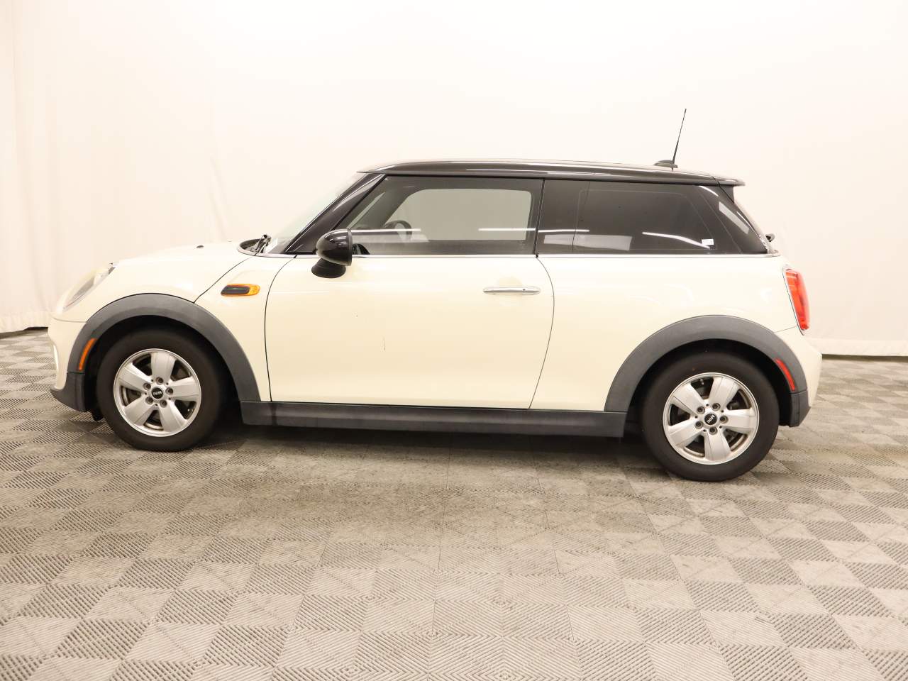 2015 Mini Cooper 2 Door Hardtop photo 3