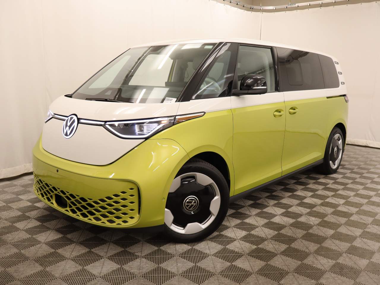 2025 Volkswagen ID. Buzz Pro S Plus 4Motion 4dr Mini-Van