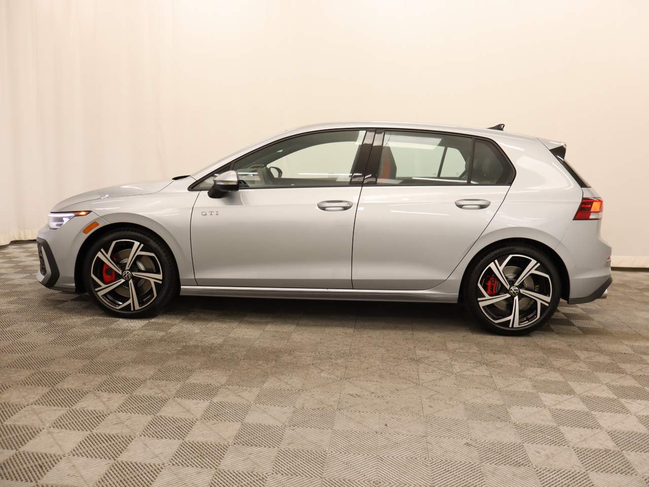 2025 Volkswagen Golf GTI SE
