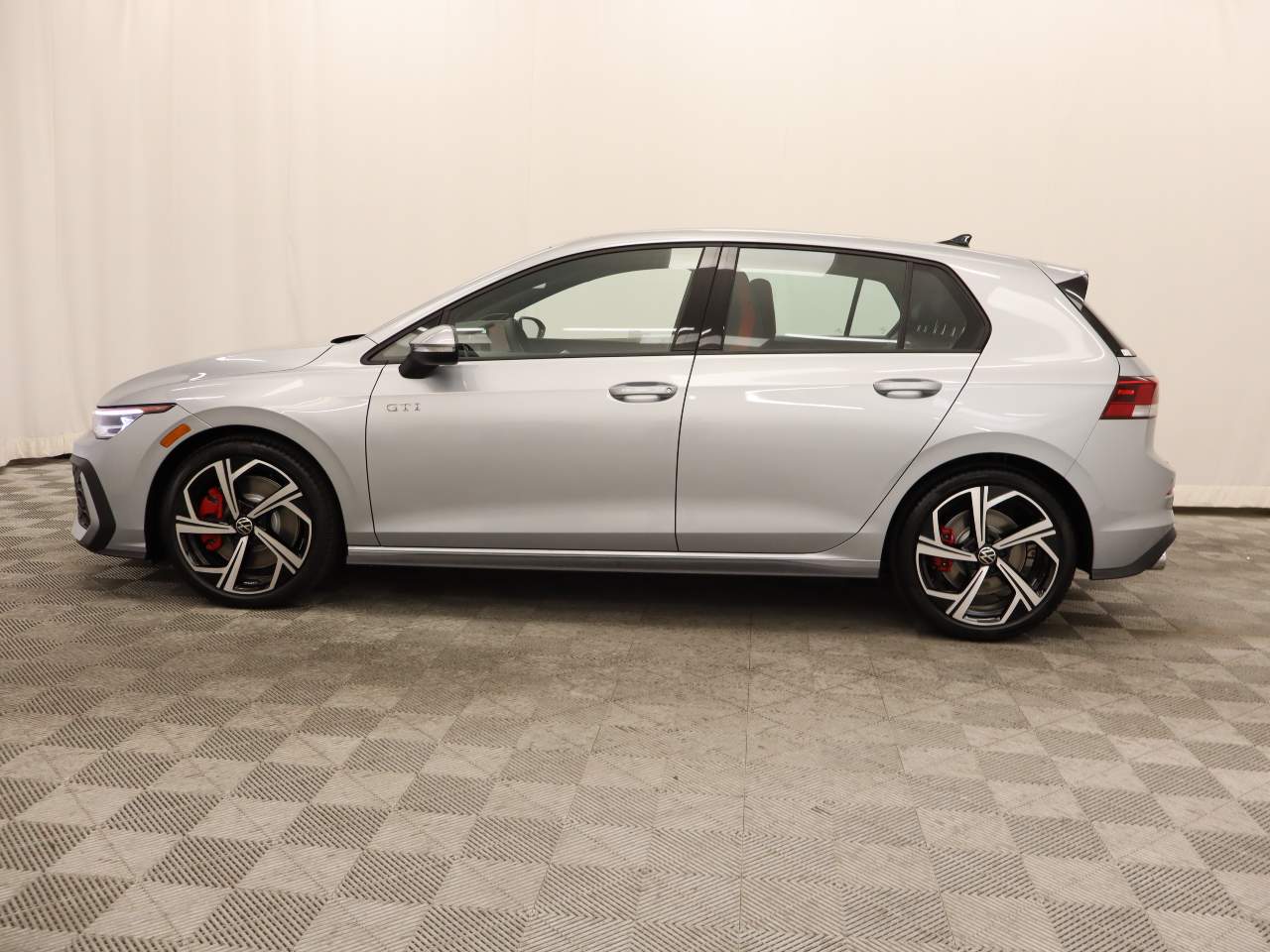 2025 Volkswagen Golf GTI SE
