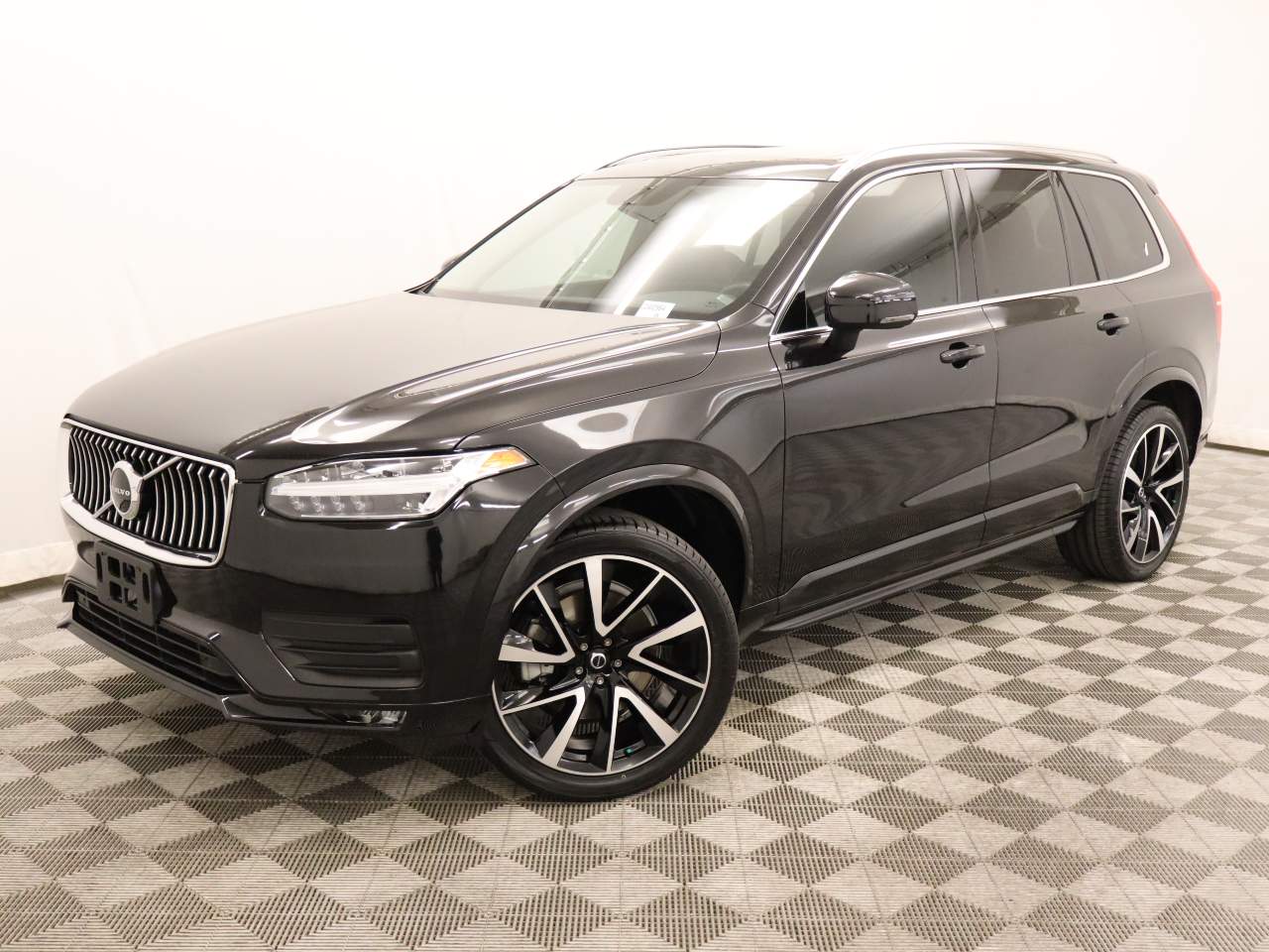 2020 Volvo XC90 T6 Momentum 6-Passenger