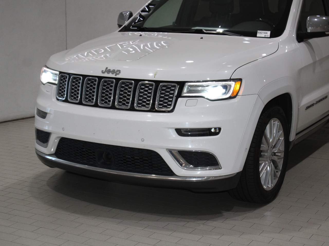 2018 Jeep Grand Cherokee Summit photo 3