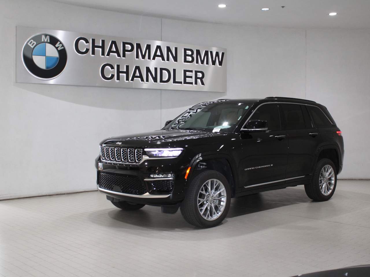 2025 Jeep Grand Cherokee Summit's photo