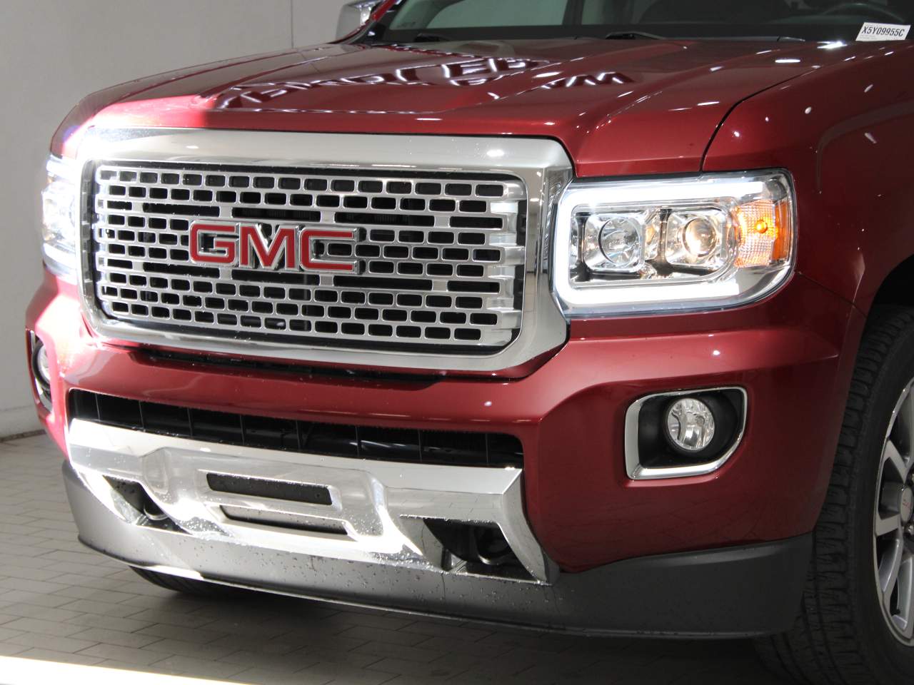 2020 GMC Canyon Denali photo 2