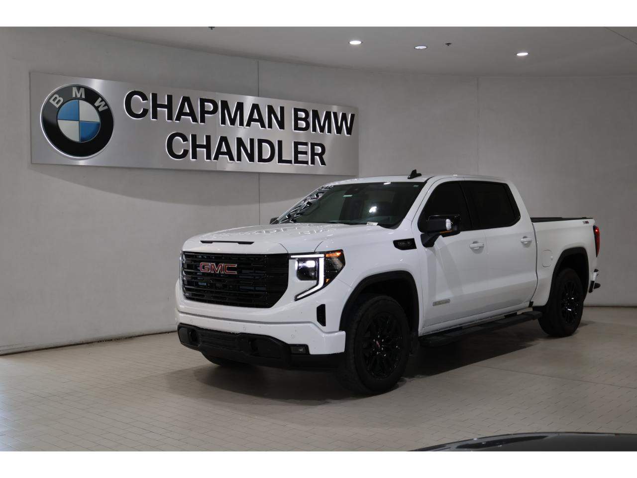 2025 GMC Sierra 4WD Crew Cab Short Box Elevation's photo