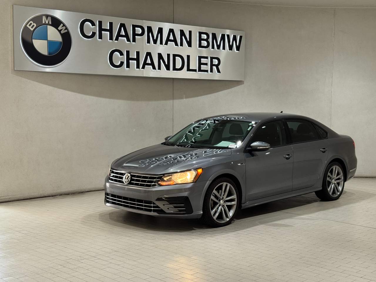 2018 Volkswagen Passat 2.0T R-Line Auto's photo