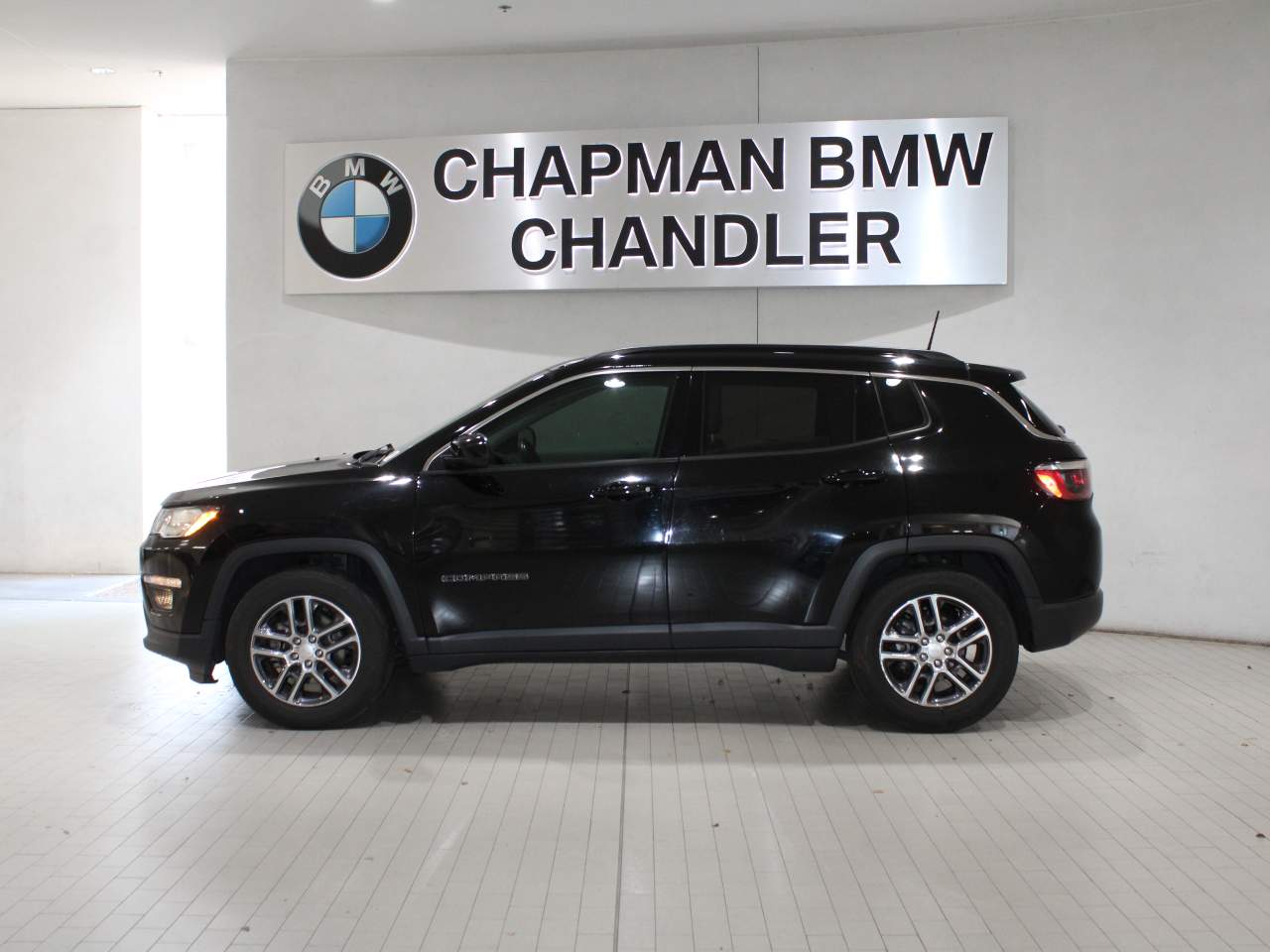 View vehicle photo 3