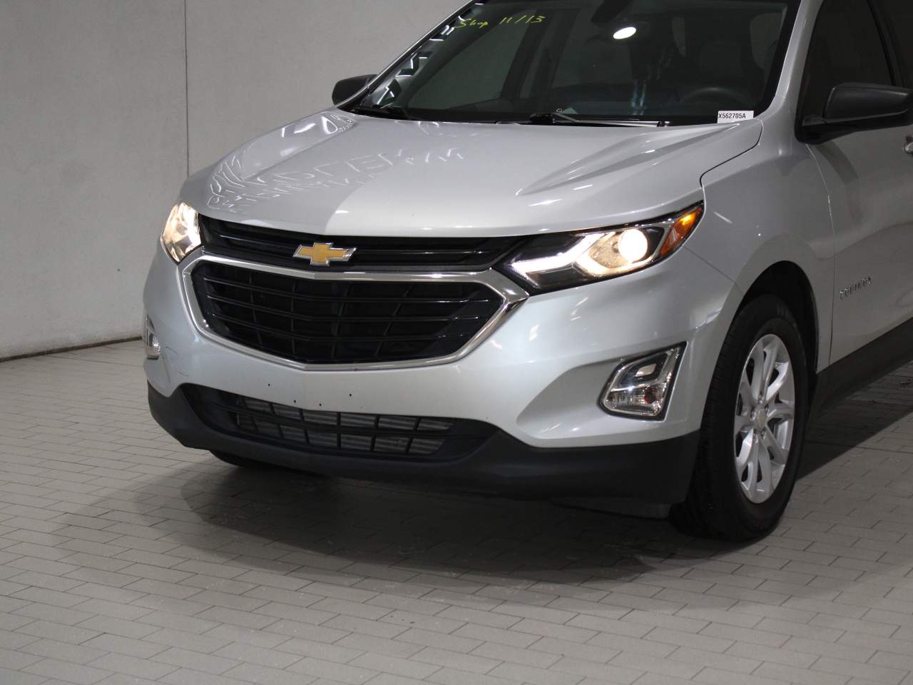2018 Chevrolet Equinox LS photo 3