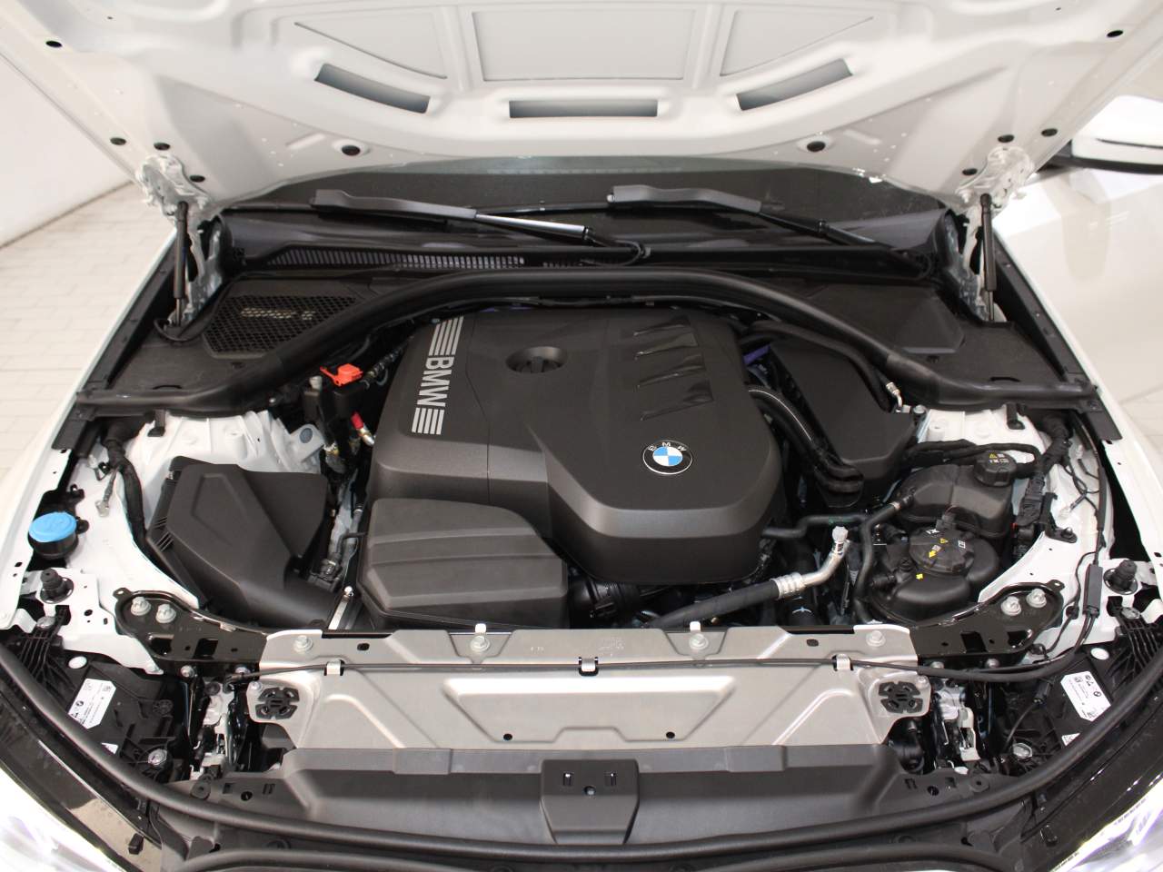 2025 BMW 3-Series 330i Sedan