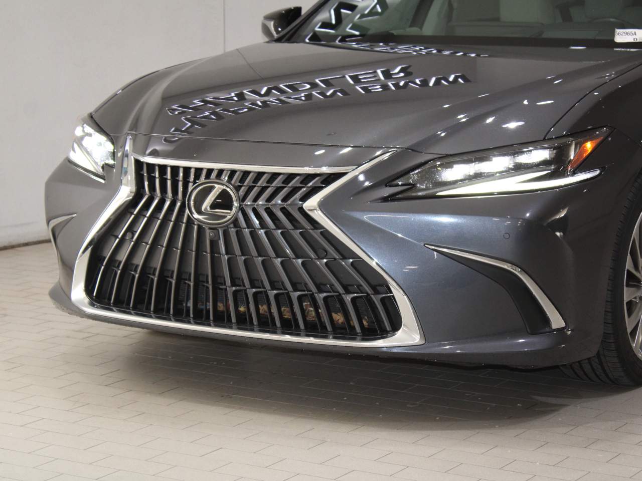 2022 Lexus ES 350 Ultra Luxury photo 3