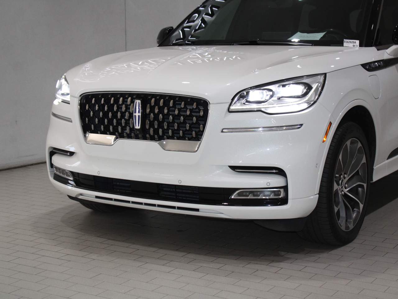 2021 Lincoln Aviator Grand Touring photo 3
