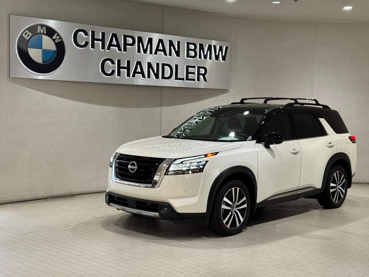 2024 Nissan Pathfinder Platinum 2WD's photo