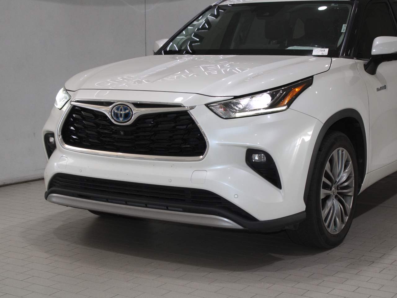 2021 Toyota Highlander Hybrid Platinum photo 3