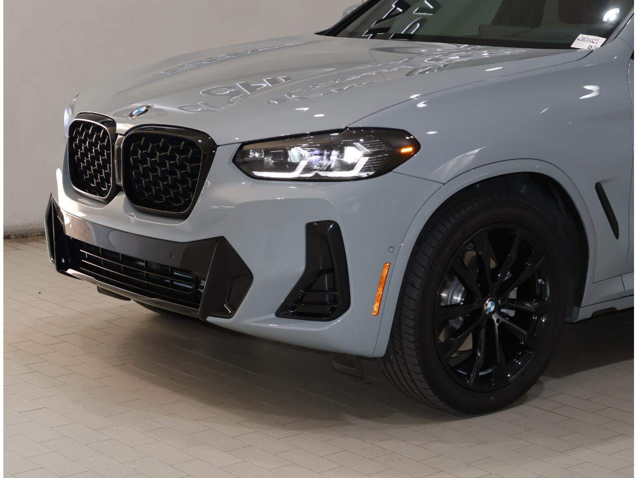 2025 BMW X4 xDrive30i