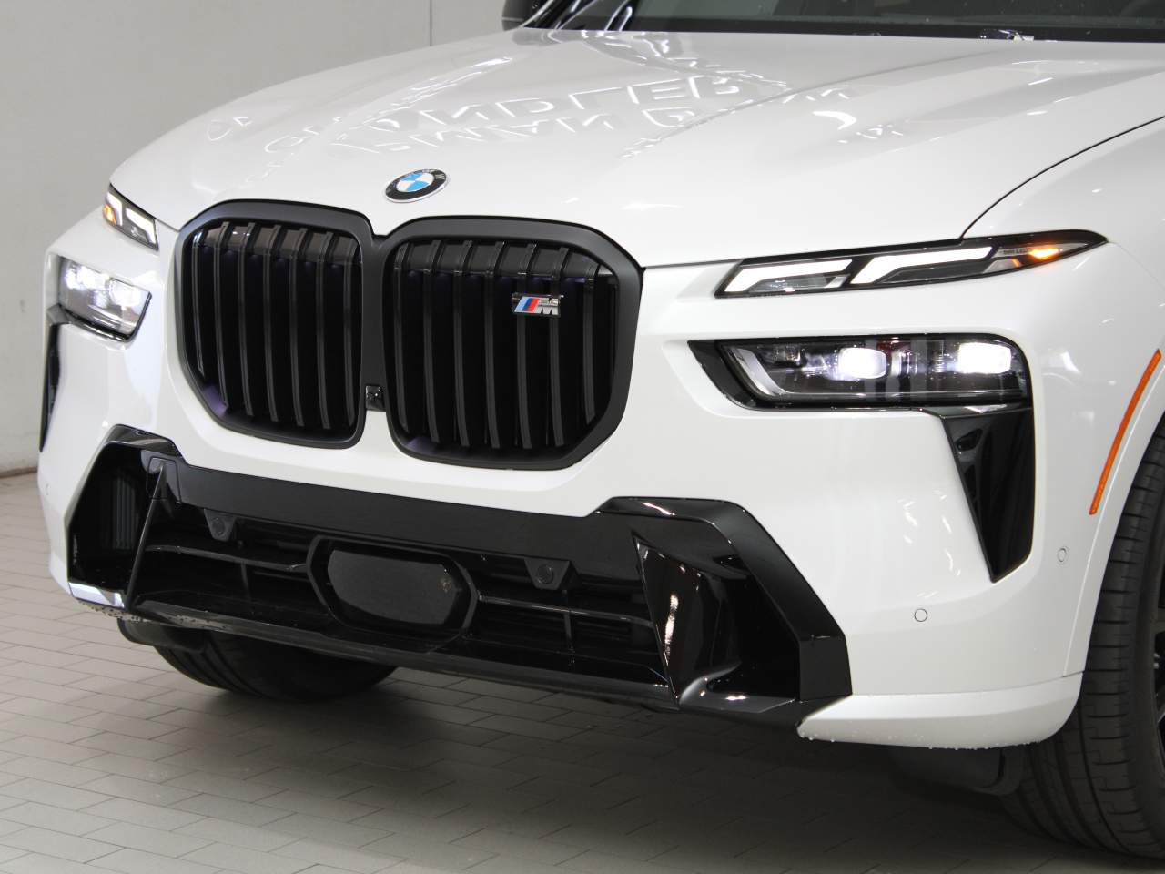 2025 BMW X7 M60i