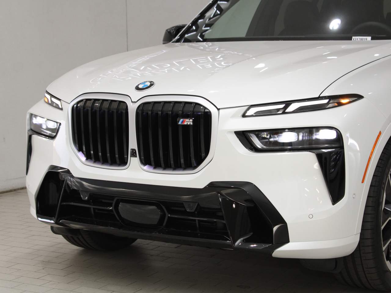 2025 BMW X7 M60i