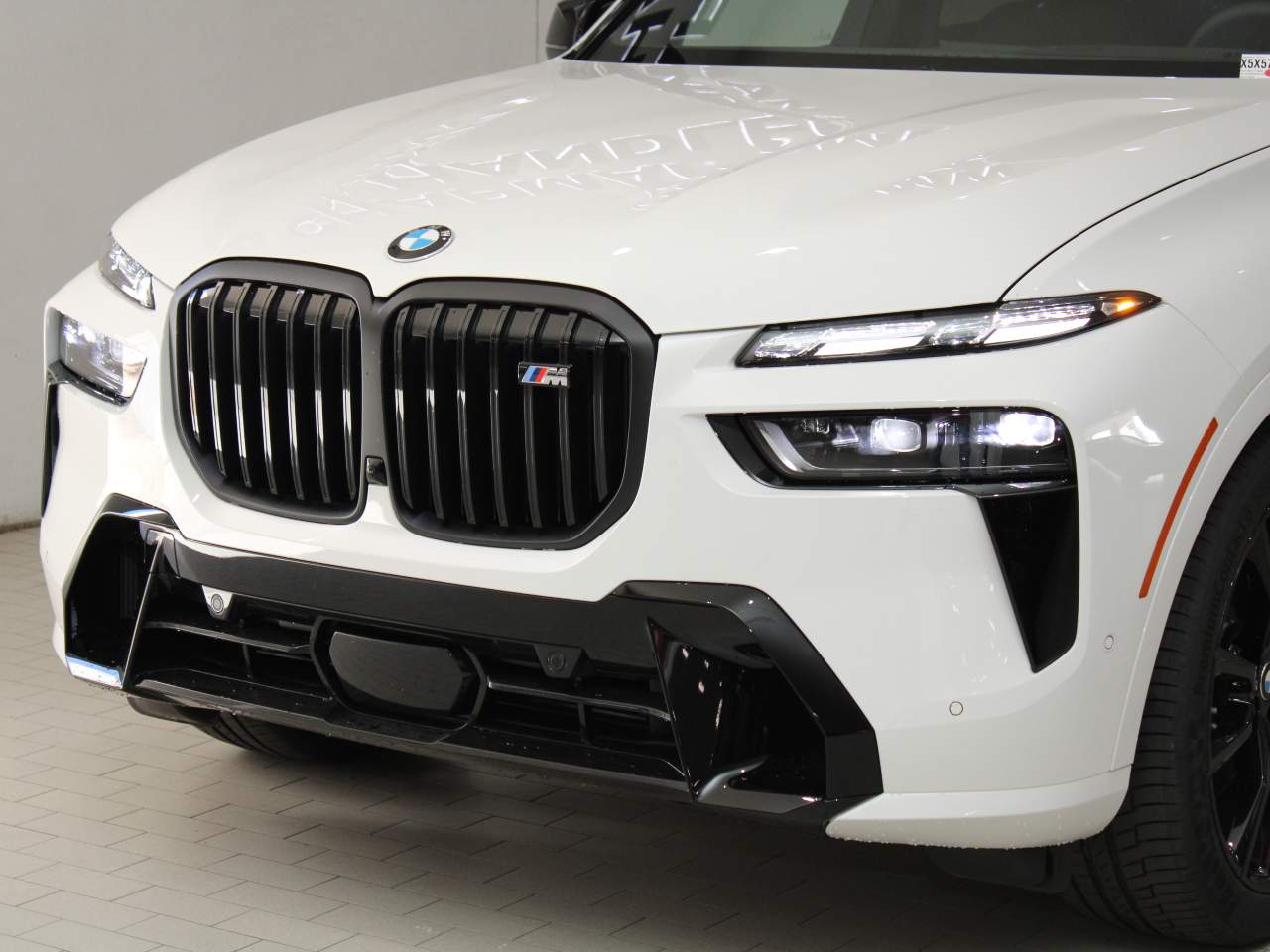 2025 BMW X7 M60i