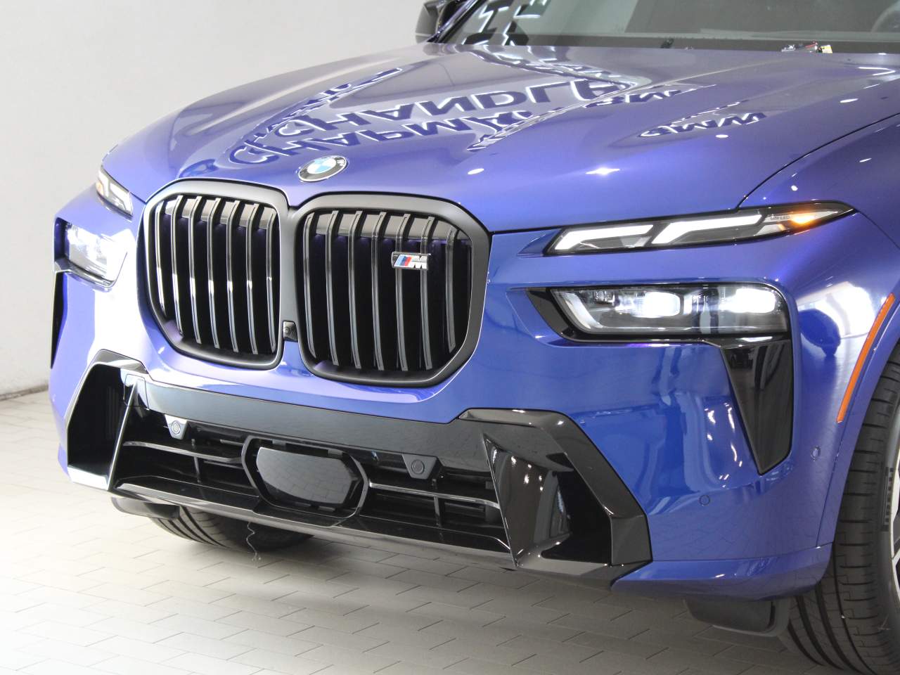 2025 BMW X7 M60i