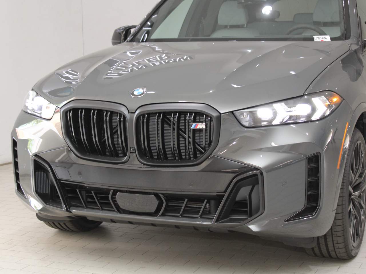 2025 BMW X5 M60i