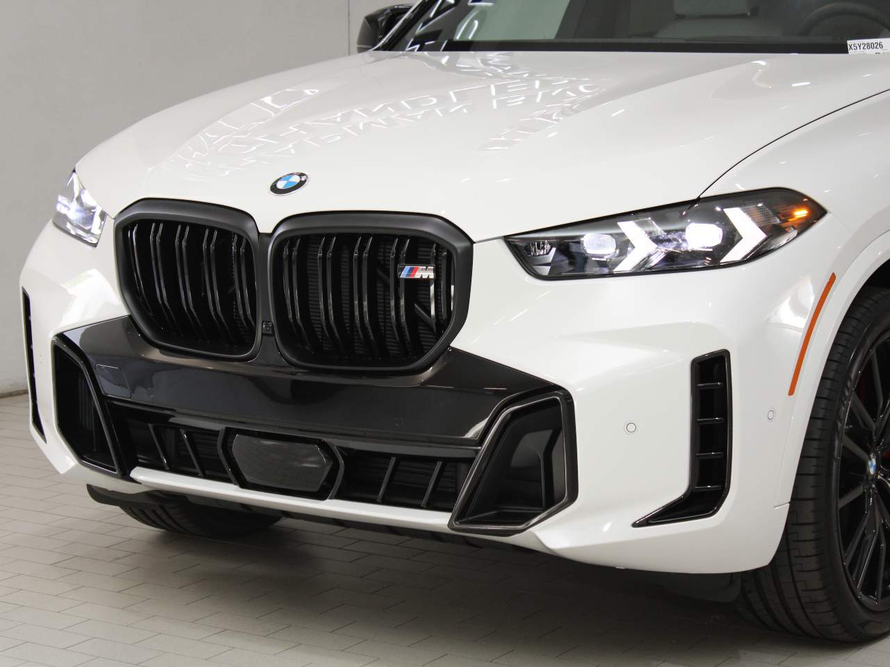 2025 BMW X5 M60i