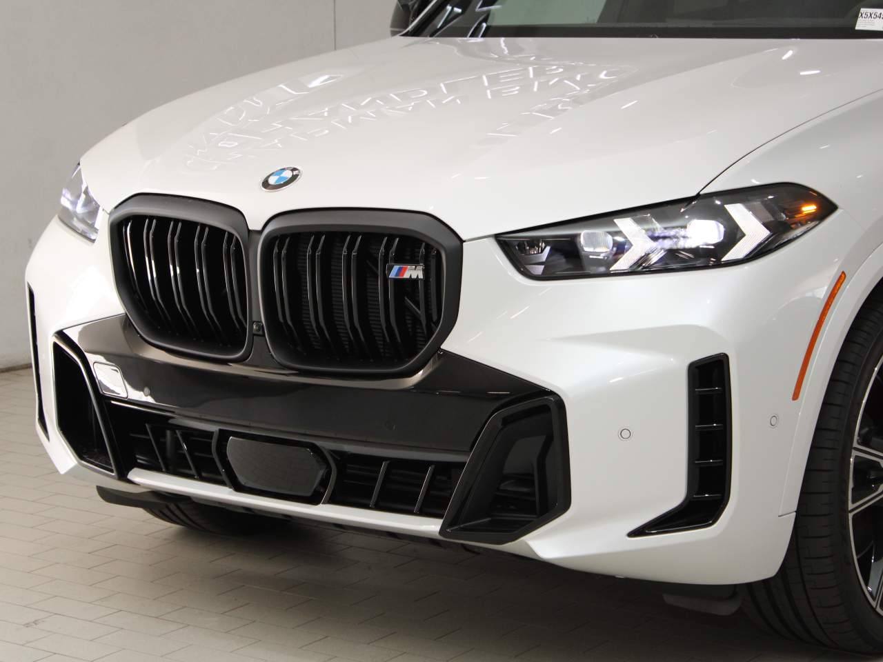 2025 BMW X5 M60i