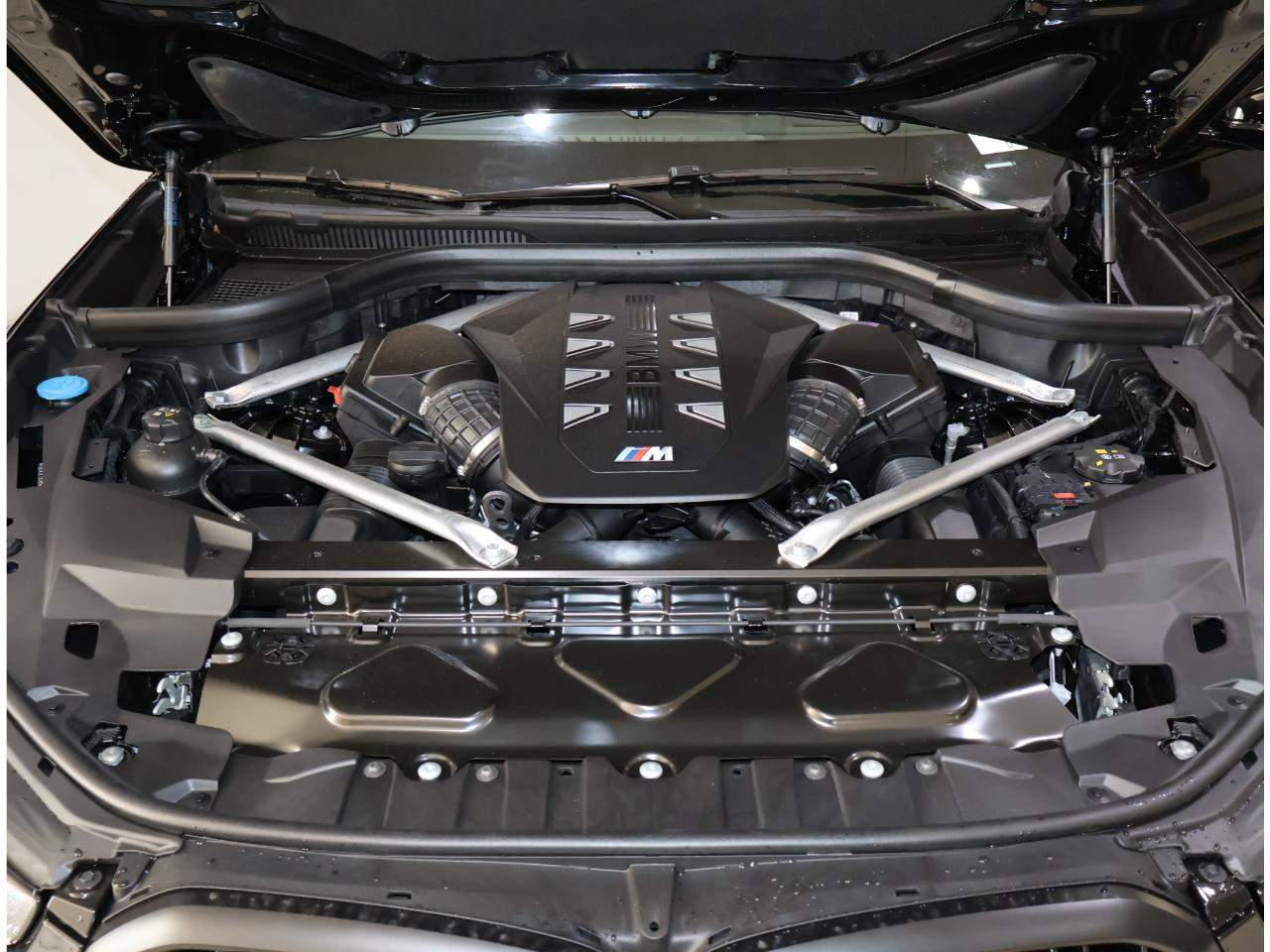2027 BMW X6 M60i