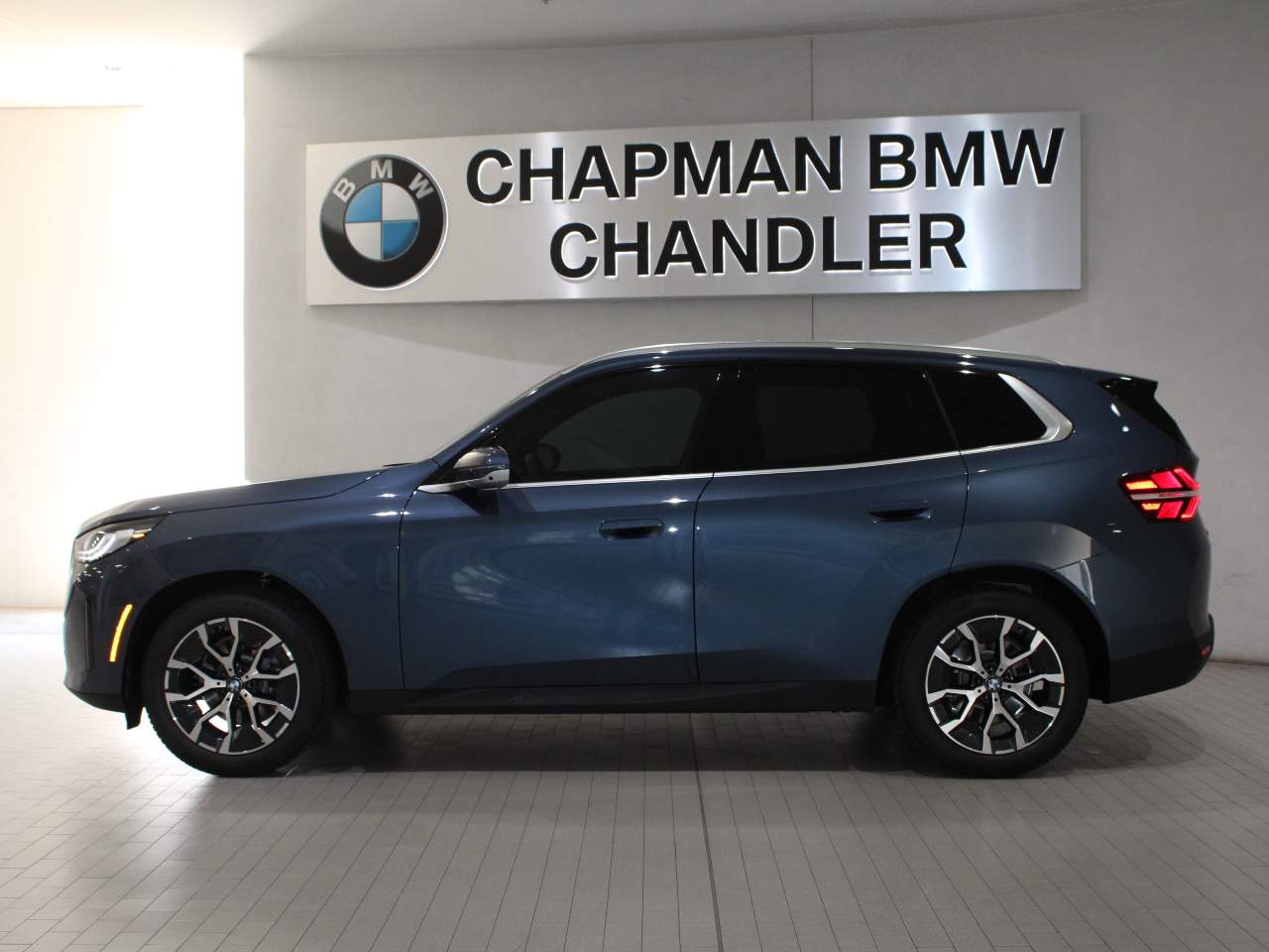 View vehicle photo 3