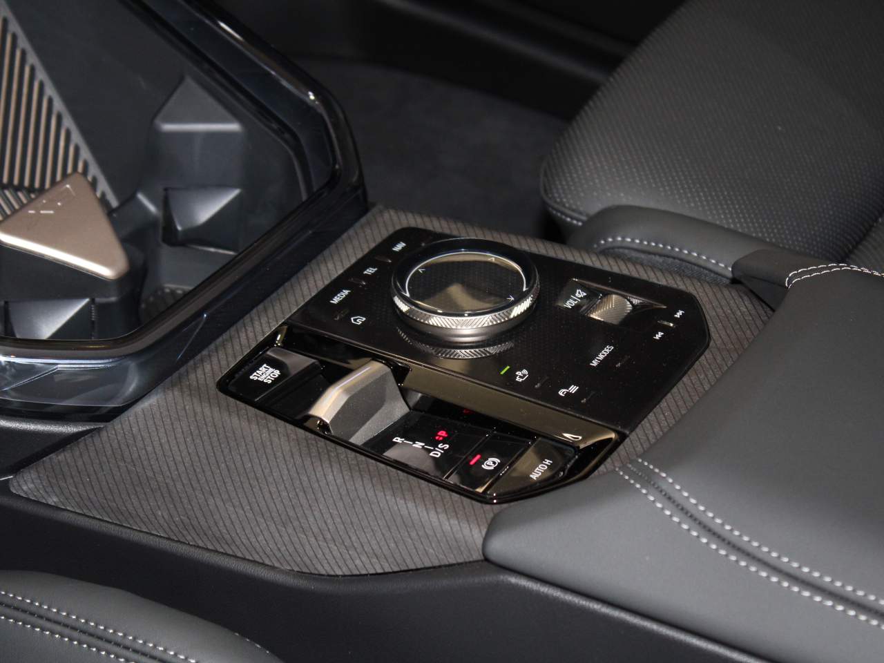 2025 BMW X3 30 - Photo 12