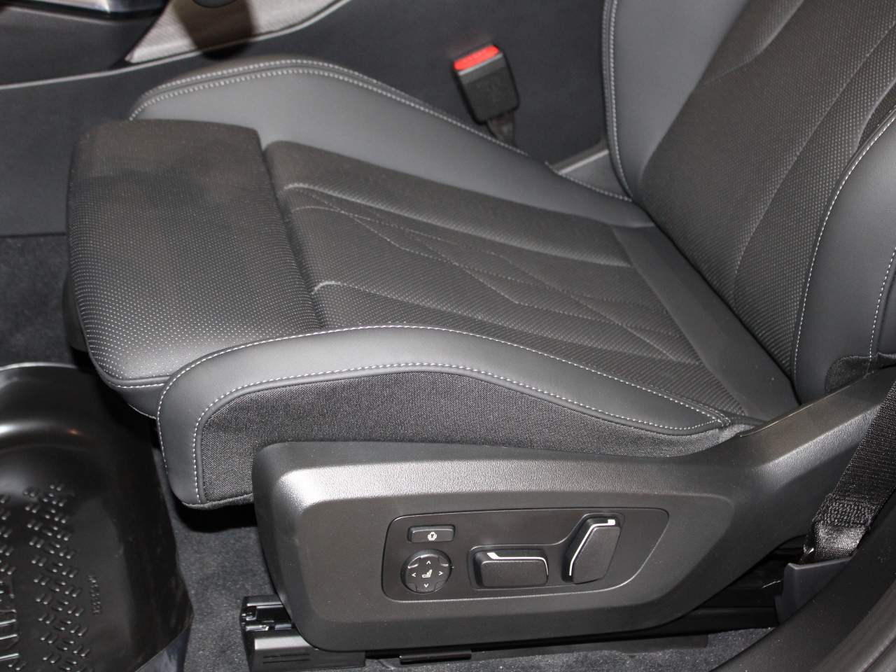 2025 BMW X3 30 - Photo 14