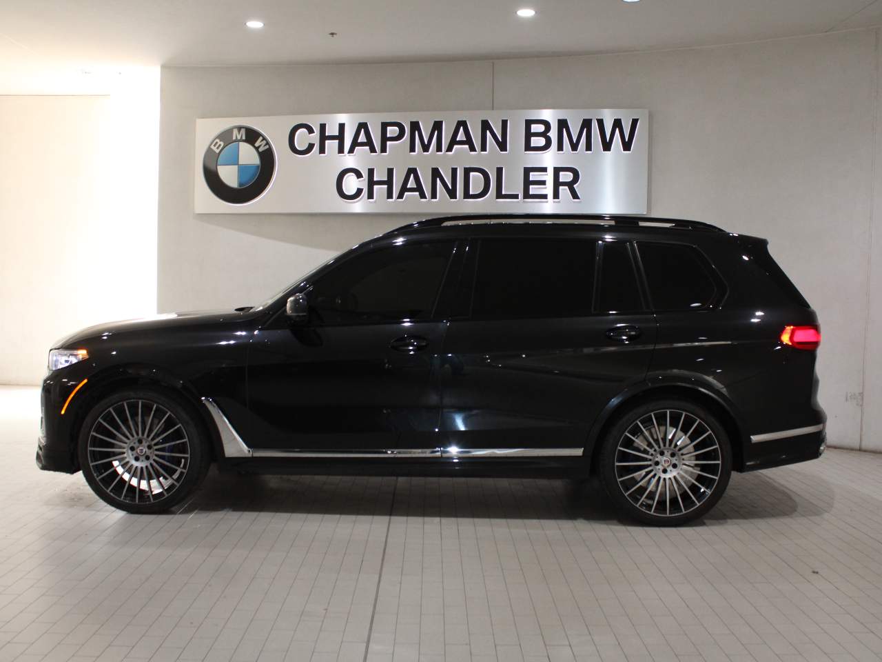 View vehicle photo 2