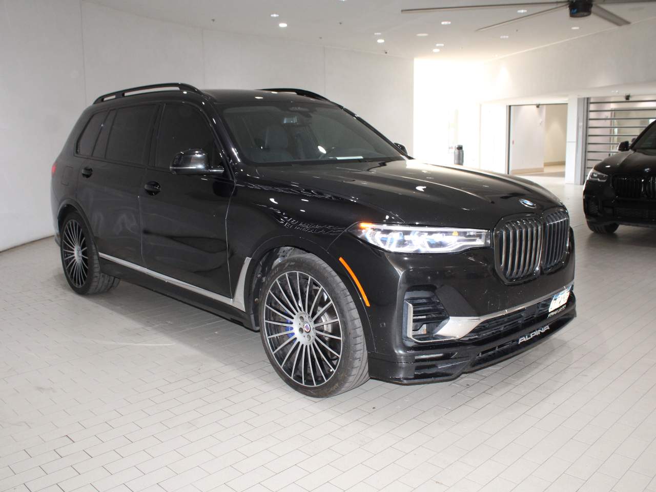 View vehicle photo 5