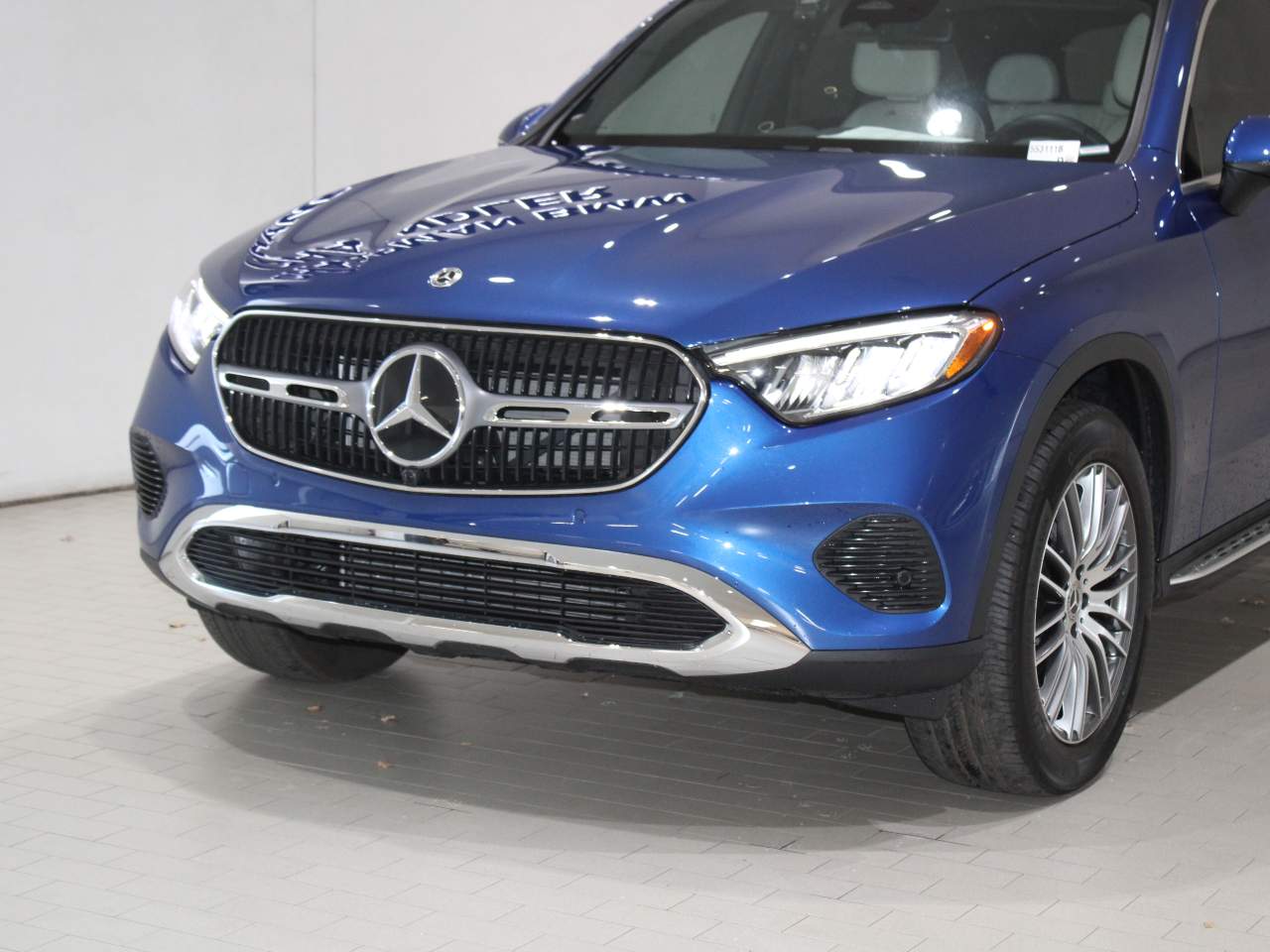 2024 Mercedes Benz GLC 300 photo 3