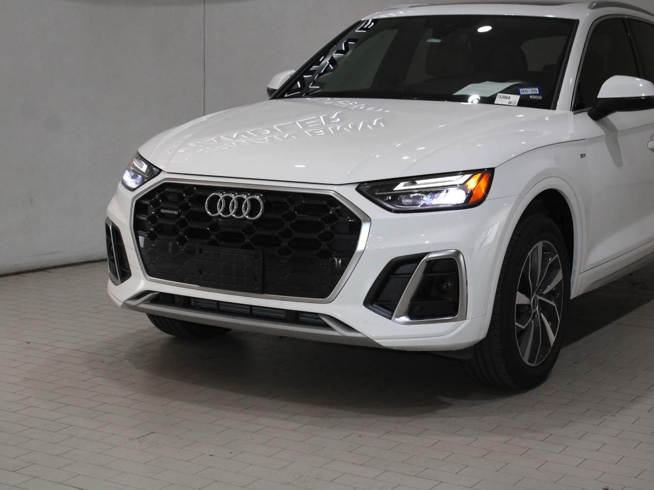 View vehicle photo 2