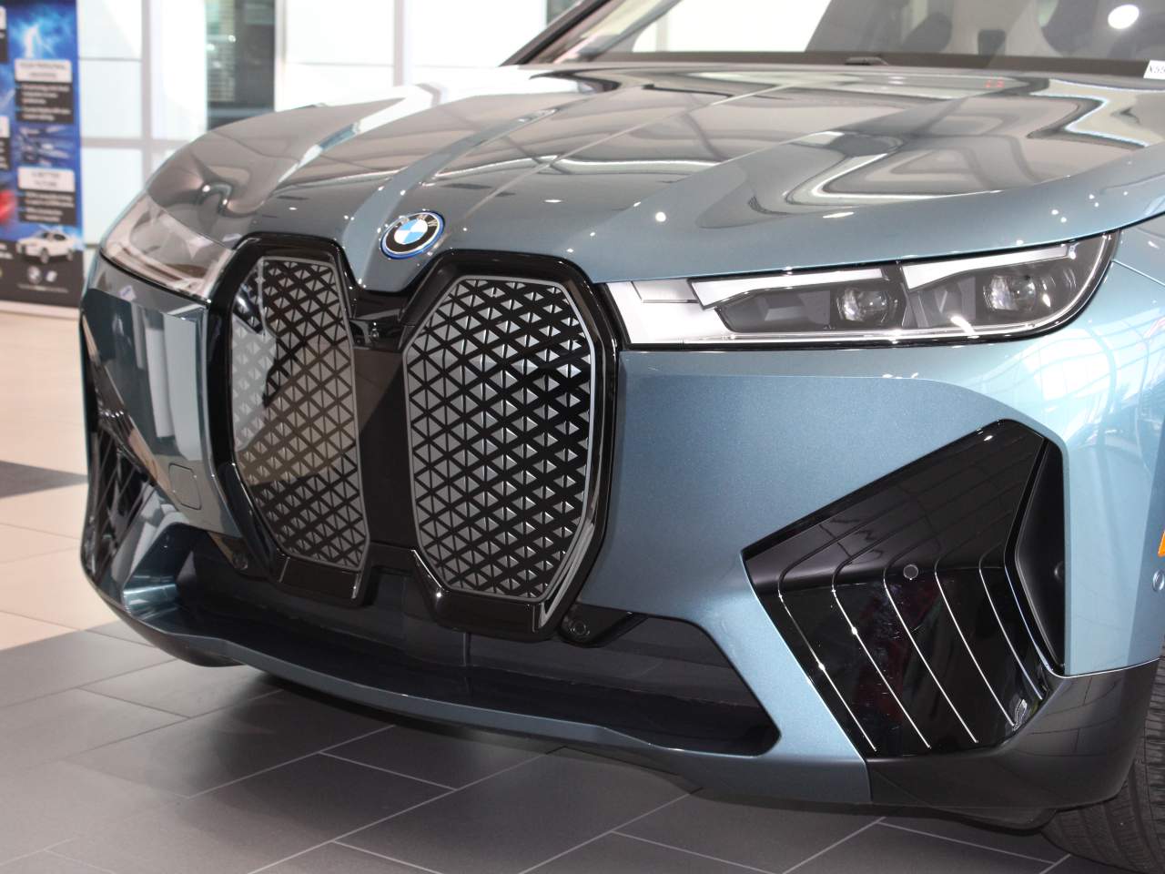 2025 BMW iX xDrive50